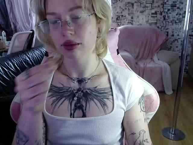 LolaHot webcam