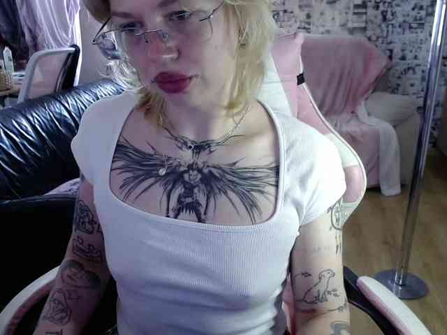 LolaHot webcam