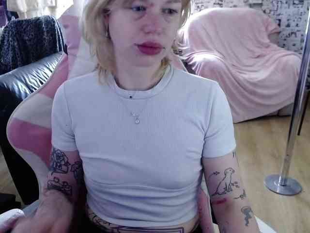 LolaHot webcam