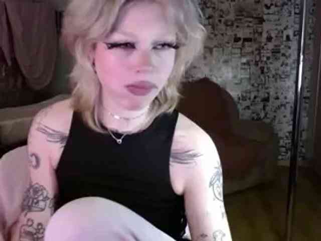 LolaHot webcam
