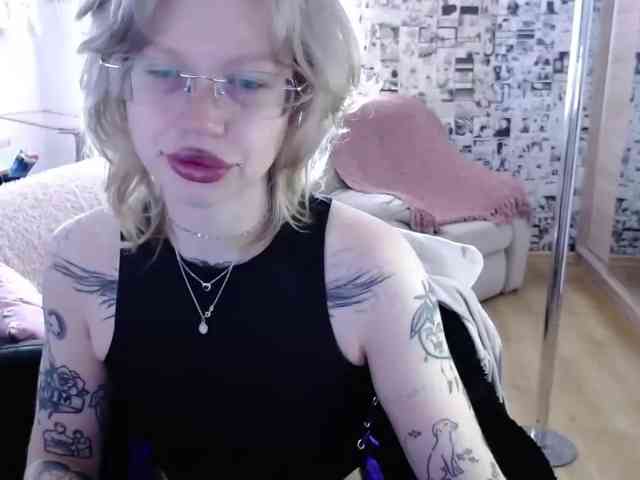 LolaHot webcam