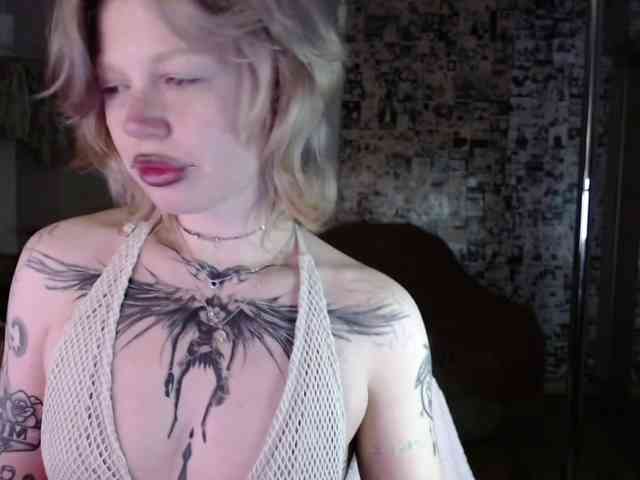 LolaHot webcam
