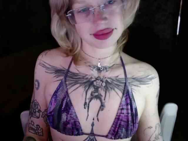 LolaHot webcam