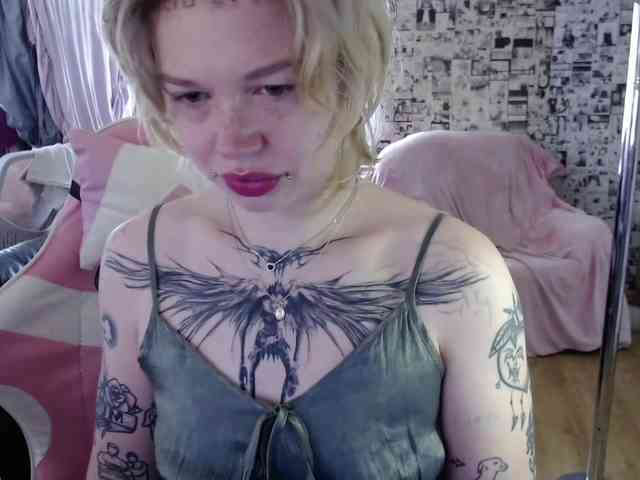 LolaHot webcam