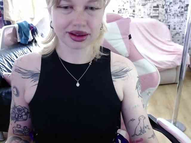 LolaHot webcam