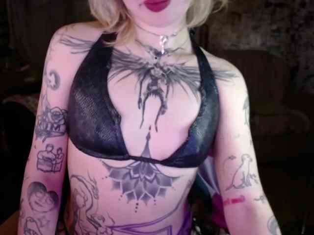 Model: LolaHot