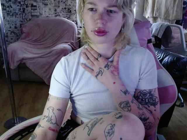 LolaHot webcam