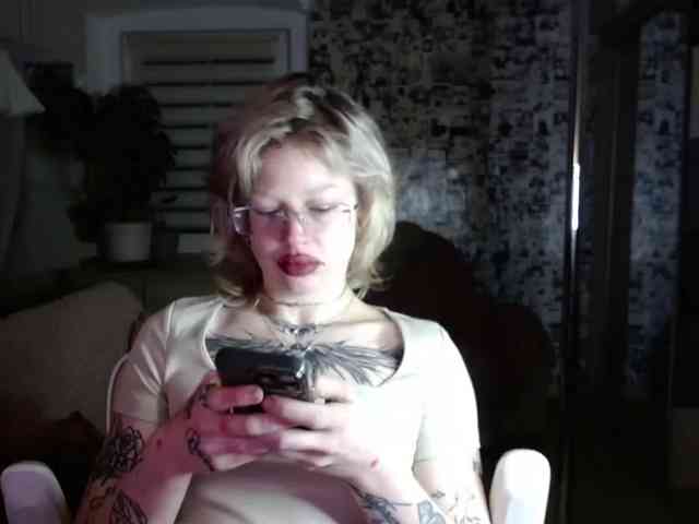 LolaHot webcam