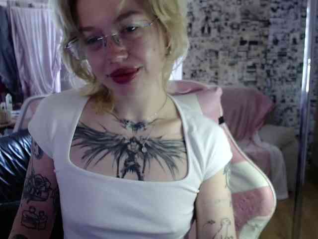 LolaHot webcam