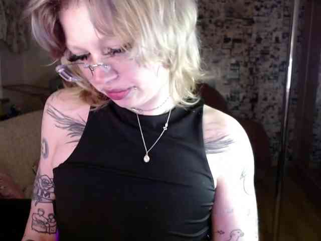 LolaHot webcam