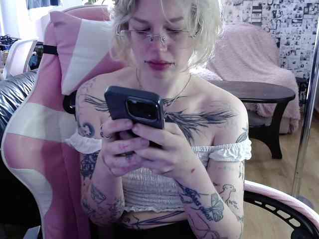 LolaHot webcam