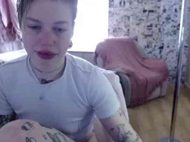 LolaHot webcam