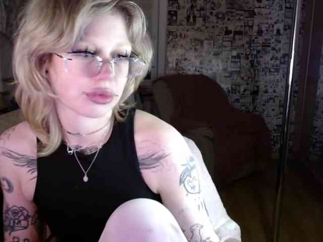 LolaHot webcam