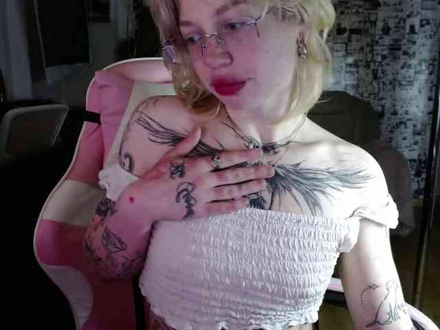 LolaHot webcam