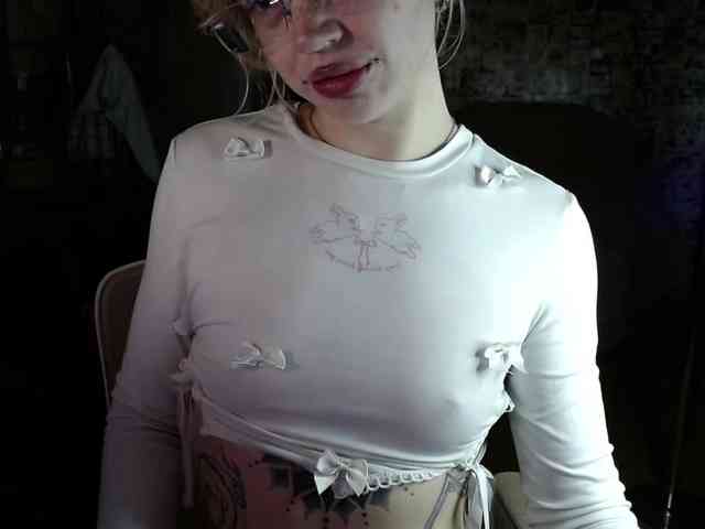 Model: LolaHot