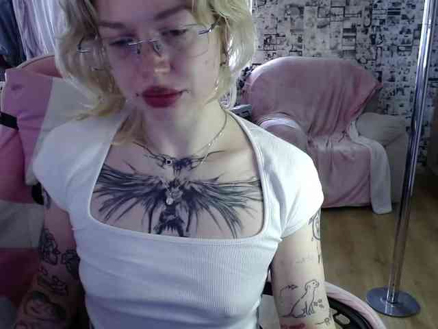 LolaHot webcam