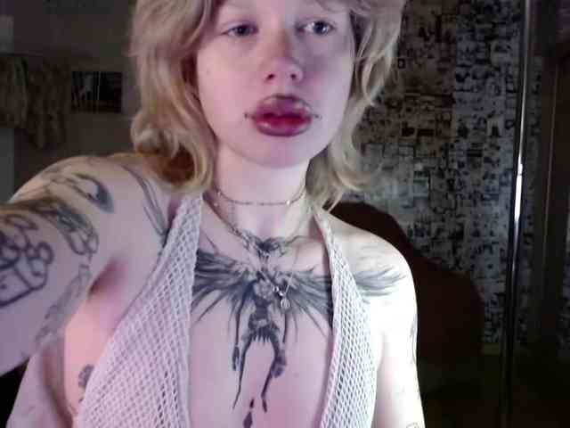 LolaHot webcam