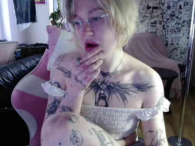LolaHot webcam