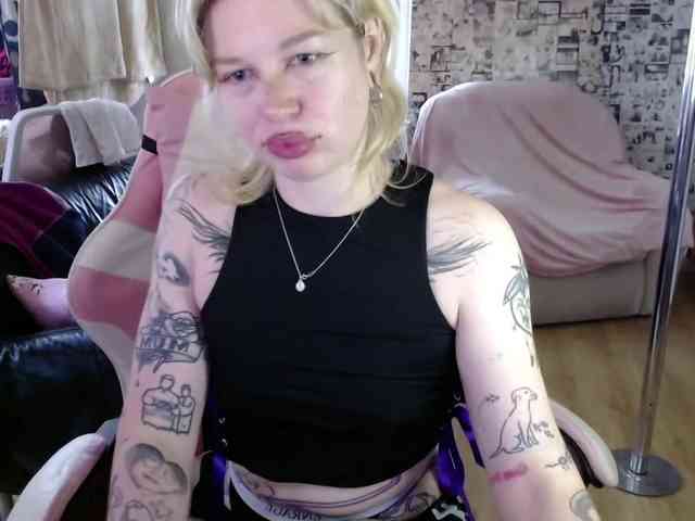 LolaHot webcam