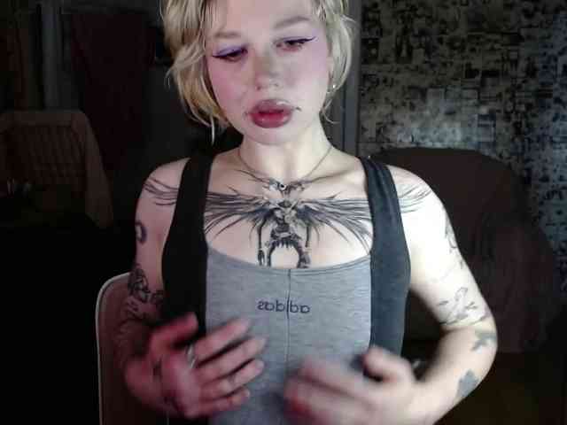 LolaHot webcam