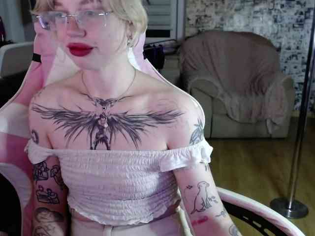 LolaHot webcam