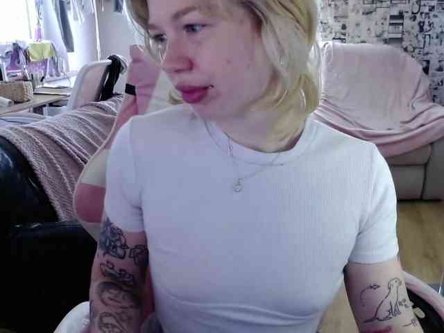 LolaHot webcam