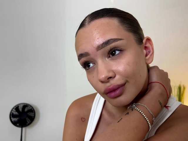 TinaYuzuki live cam on BongaCams