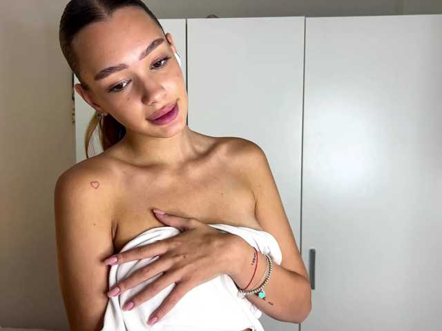 TinaYuzuki live cam on BongaCams