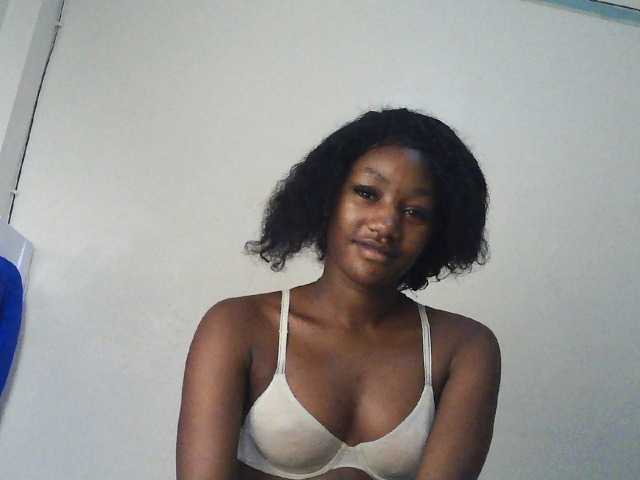 Hot-sexxxy-girl live cam on BongaCams