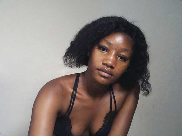 Hot-sexxxy-girl live cam on BongaCams