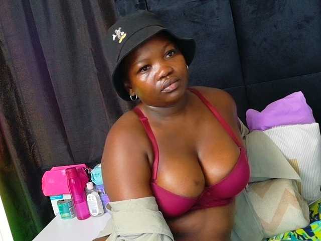 BigBootyVixen webcam bongacams model stream image