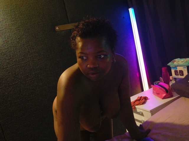 BigBootyVixen live cam on BongaCams