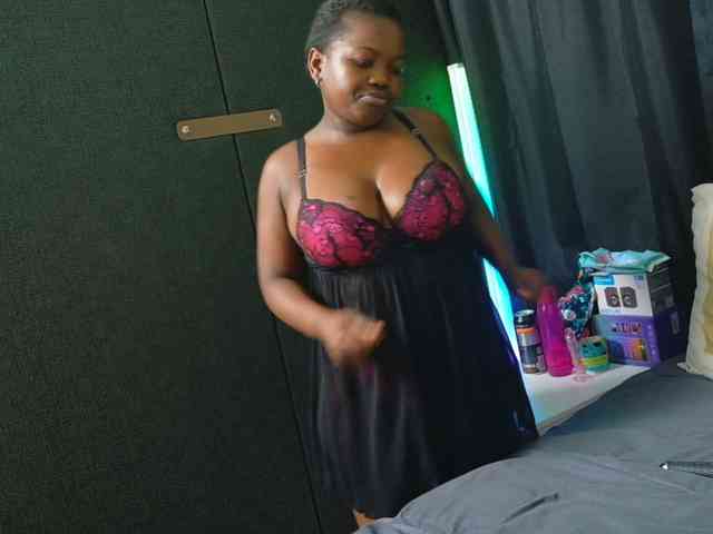 Model: BigBootyVixen