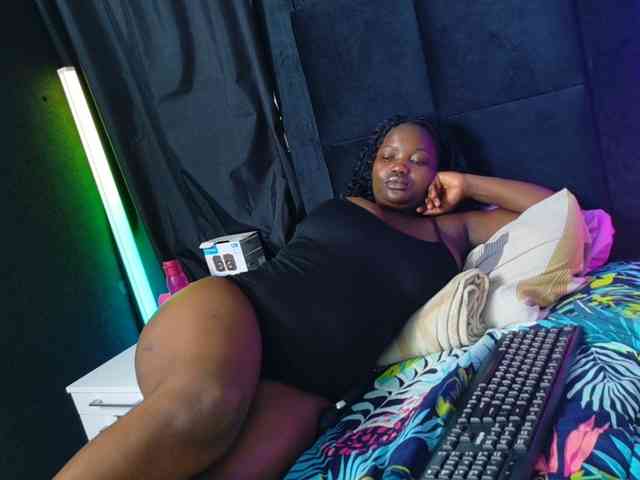 bigbootyvixen's live room