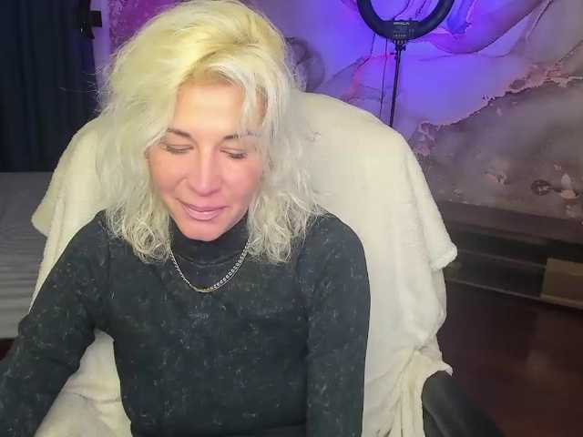Emilia-Wils live cam on BongaCams
