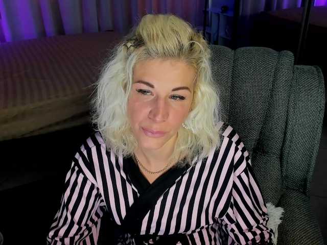 Emilia-Wils — live female cam