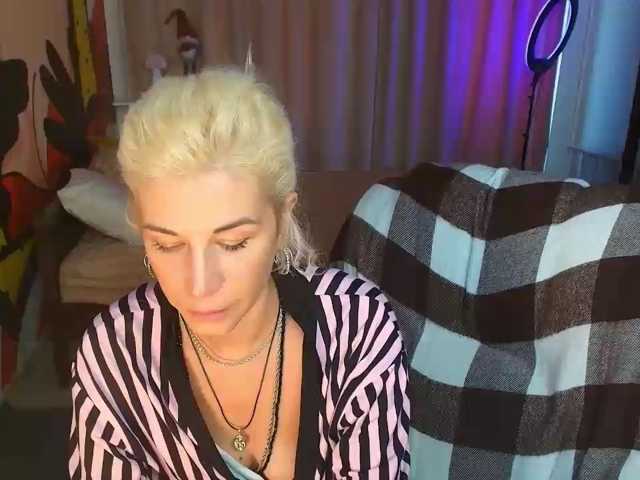 Emilia-Wils live cam on BongaCams