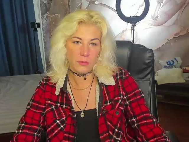 Emilia-Wils, live now on BongaCams