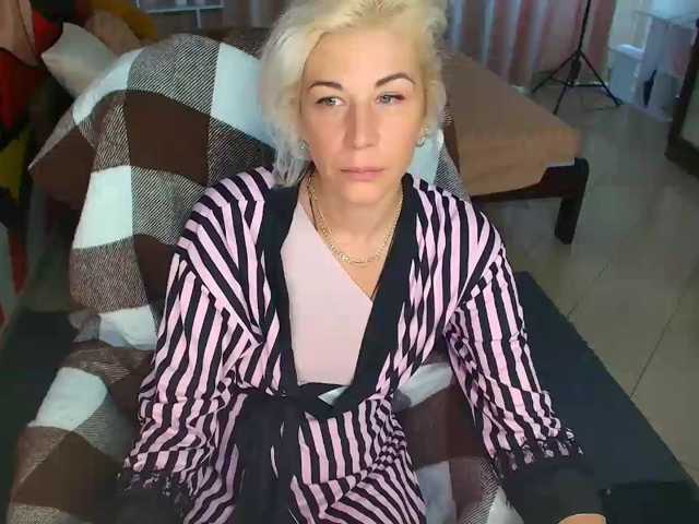 Emilia-Wils live cam on BongaCams