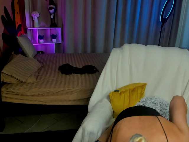 Emilia-Wils live cam on BongaCams