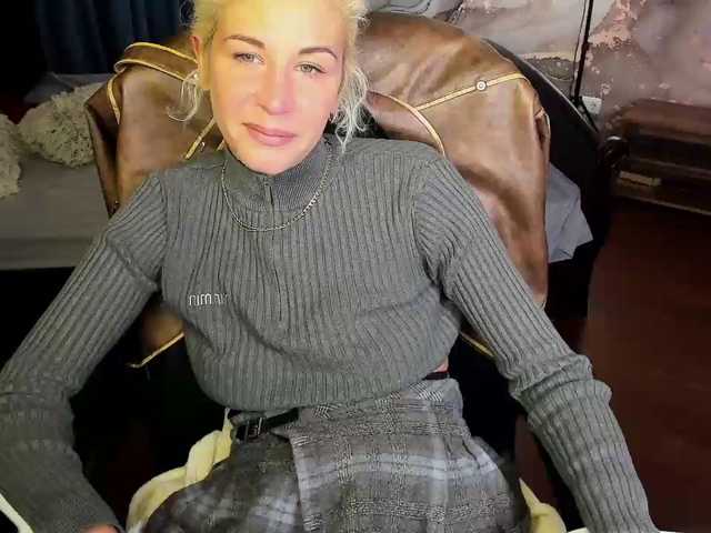 Emilia-Wils live cam preview