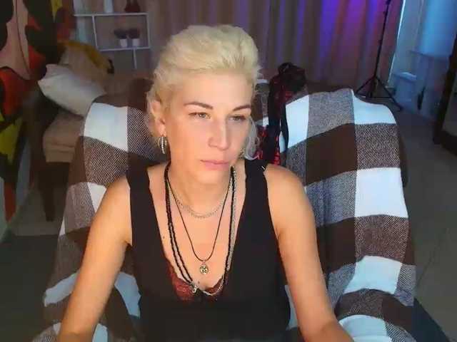Emilia-Wils live cam on BongaCams