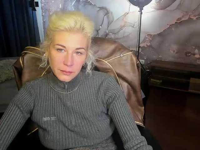 Emilia-Wils live cam on BongaCams