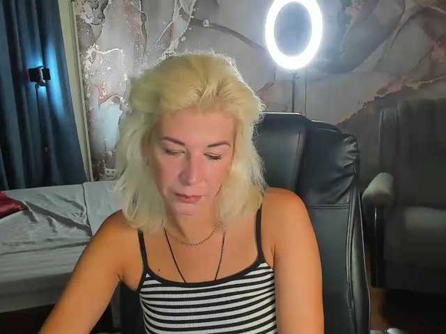 Emilia-Wils, live now on BongaCams