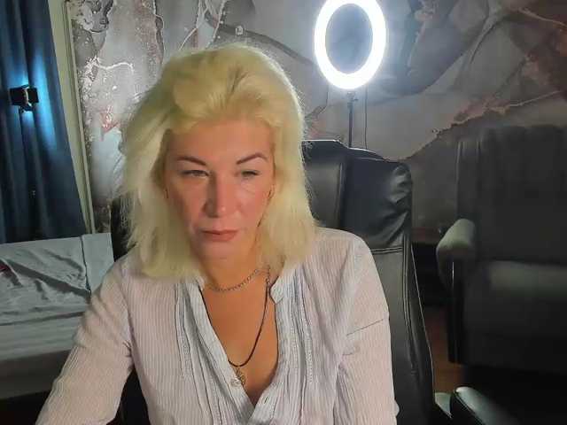 Emilia-Wils, live now on BongaCams