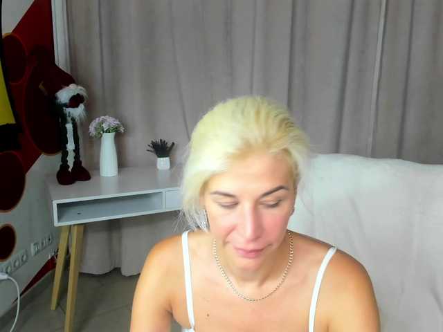 Emilia-Wils live cam on BongaCams