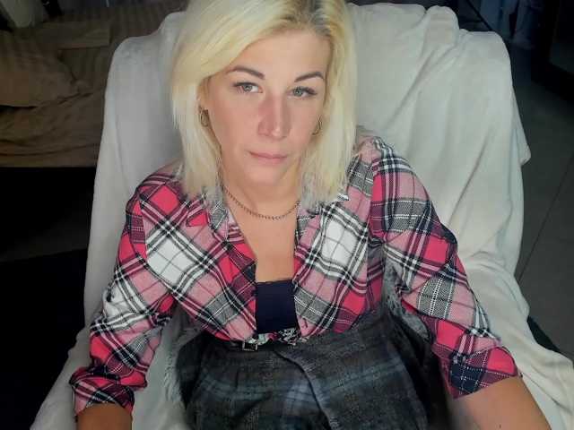 Emilia-Wils live cam on BongaCams