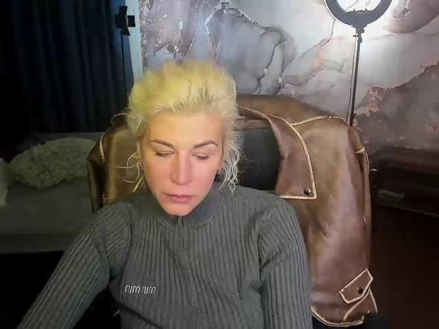 Emilia-Wils live cam on BongaCams