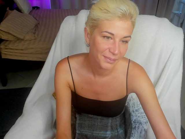 Emilia-Wils live cam on BongaCams