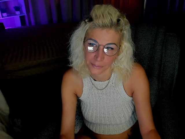 Emilia-Wils live cam on BongaCams